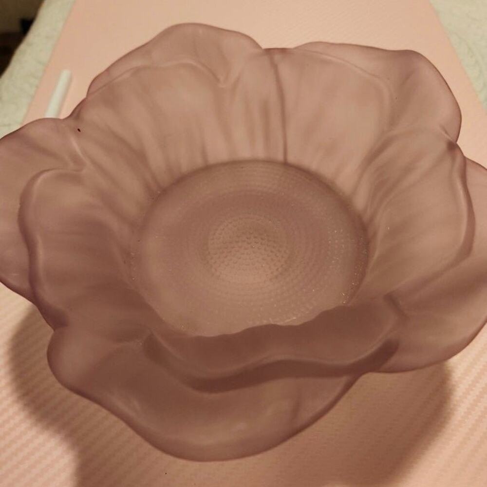 Bath and Body Works‎ 3 Wick Candle Holder Frosted Pink Flower Petals Glass Bloom